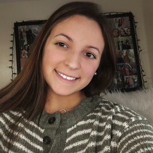 Meet your Posher, Alyssa